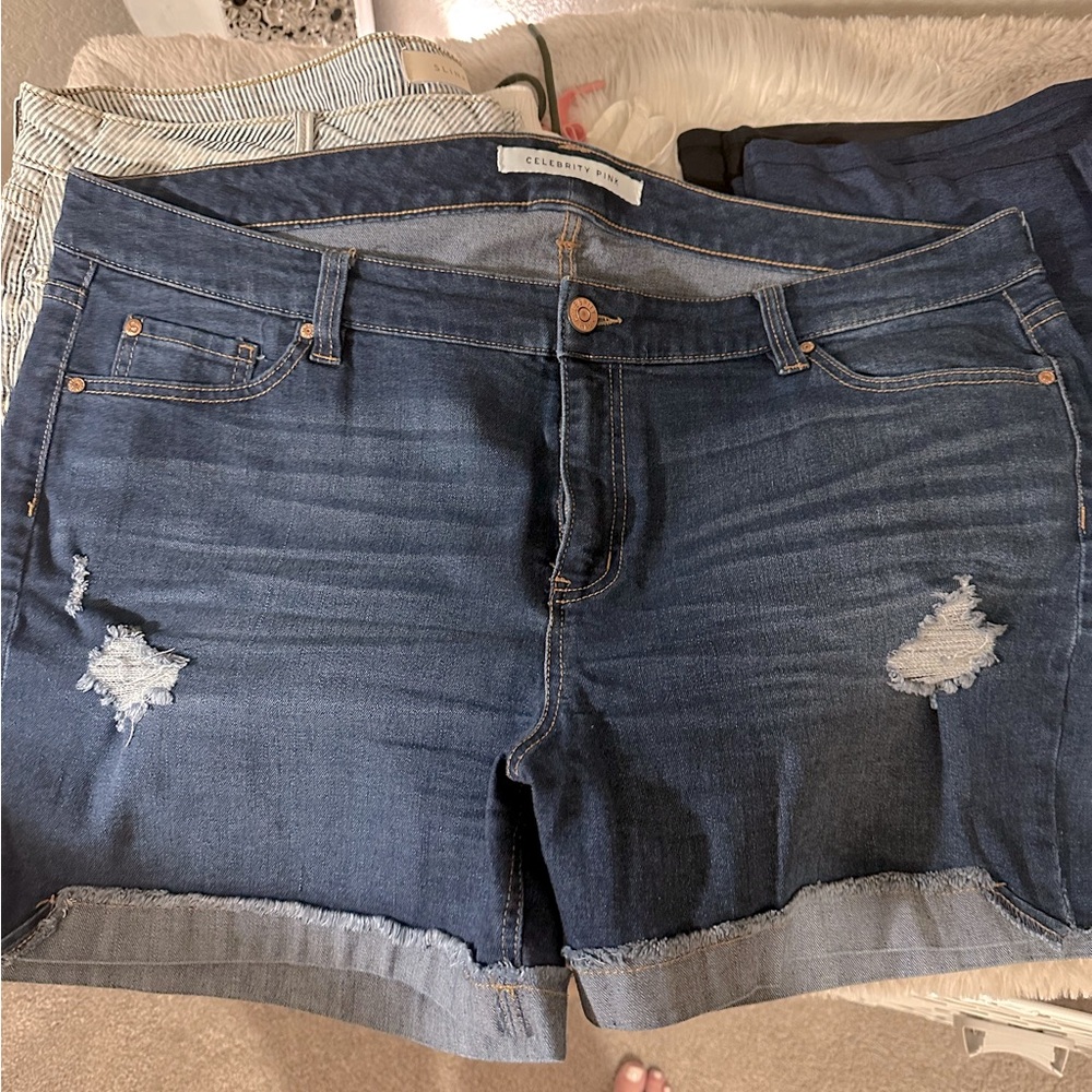 Celebrity Pink Stretch Denim Shorts shorts size 20